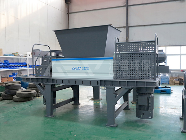 化工桶破碎機(jī)，工業(yè)危廢破碎機(jī)