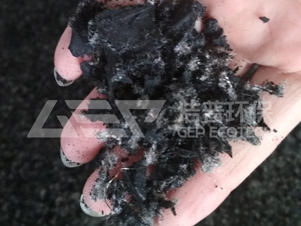 廢舊輪胎粉碎機多少錢，附廢舊輪胎粉碎機生產(chǎn)線工藝