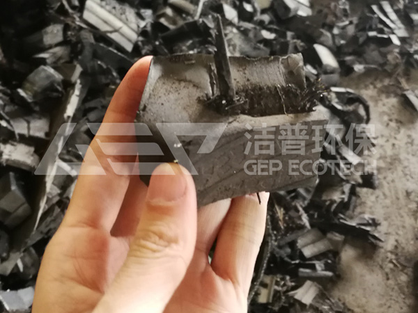 廢舊輪胎破碎處理設(shè)備生產(chǎn)線多少錢一套？